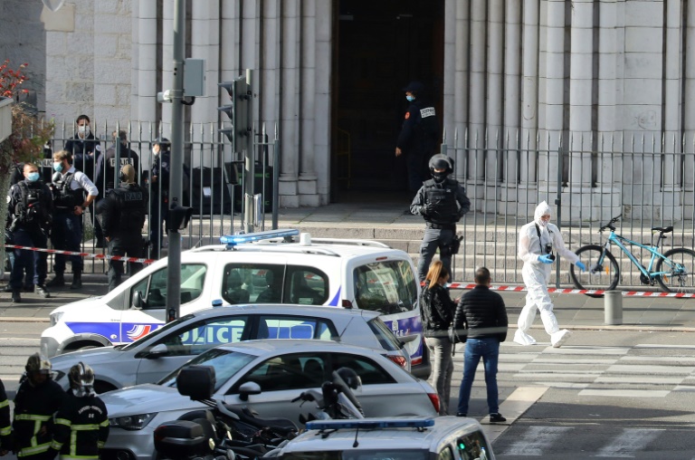 Sobe número de vítimas de ataque em Nice; Mulher foi decapitada