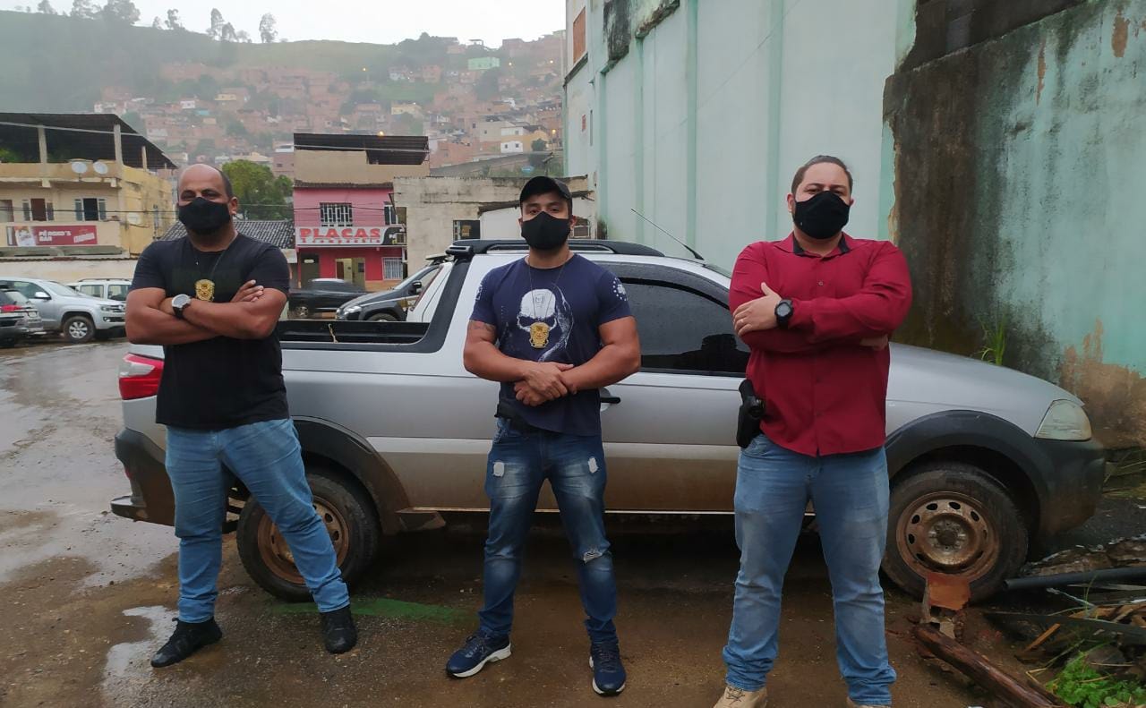 Polícia civil de Manhuaçu apreende caminhonete clonada