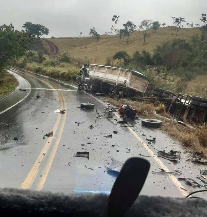 Jovem de santa bárbara do leste morre em acidente entre caminhão e carreta na br-354