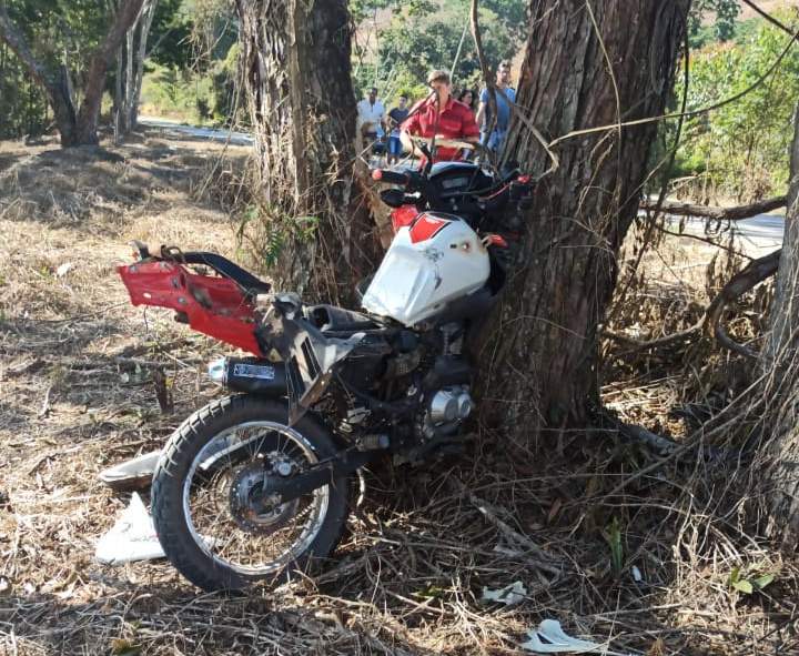 Jovem morre em acidente com moto na MG-111, em Alto Jequitibá