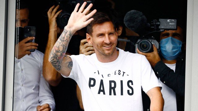 PSG oficializa a contratação de Lionel Messi