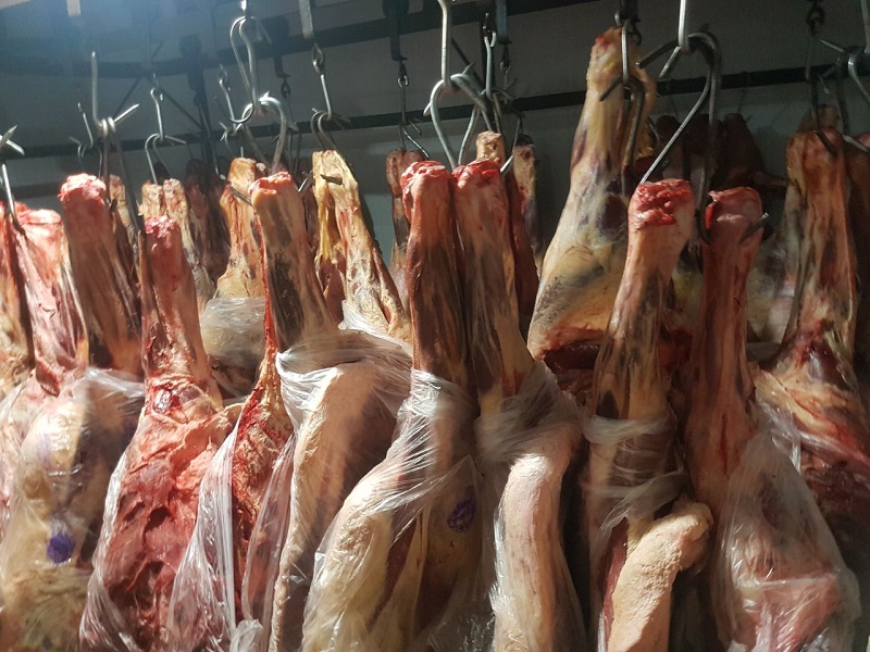 PM é denunciado por furtar carne em açougue de supermercado