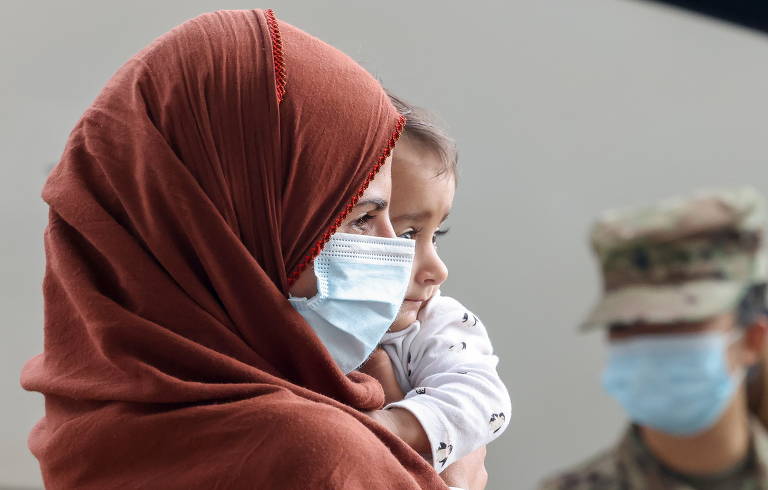 Brasil concede visto humanitário a afegãos que fogem do Talibã