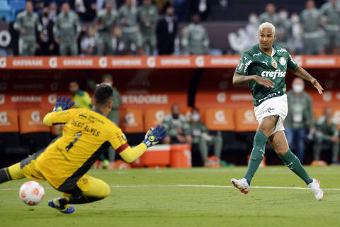 Deyverson sai do banco para dar ao Palmeiras o tri da Libertadores