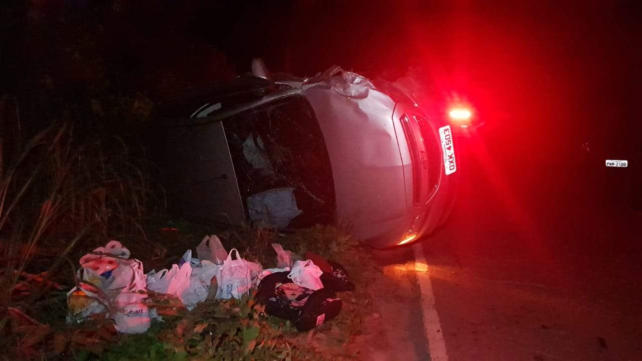 Colisão entre três veículos na rodovia de Reduto a Manhumirim