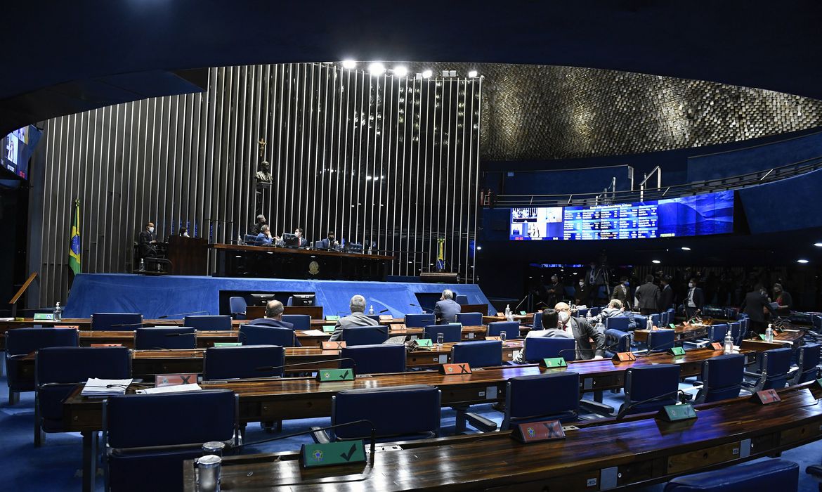 Senado aprova medida provisória que cria Auxílio Brasil