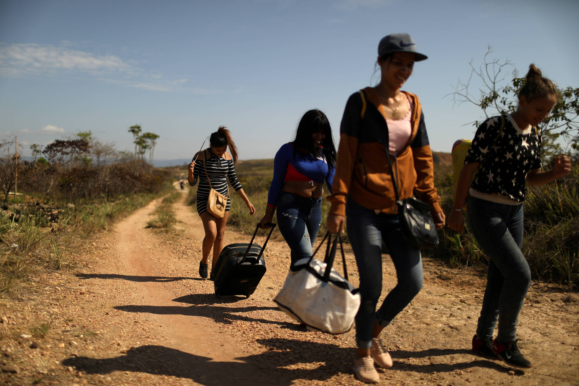 Número de imigrantes dobra em 1 década, com menos brancos e mais mulheres