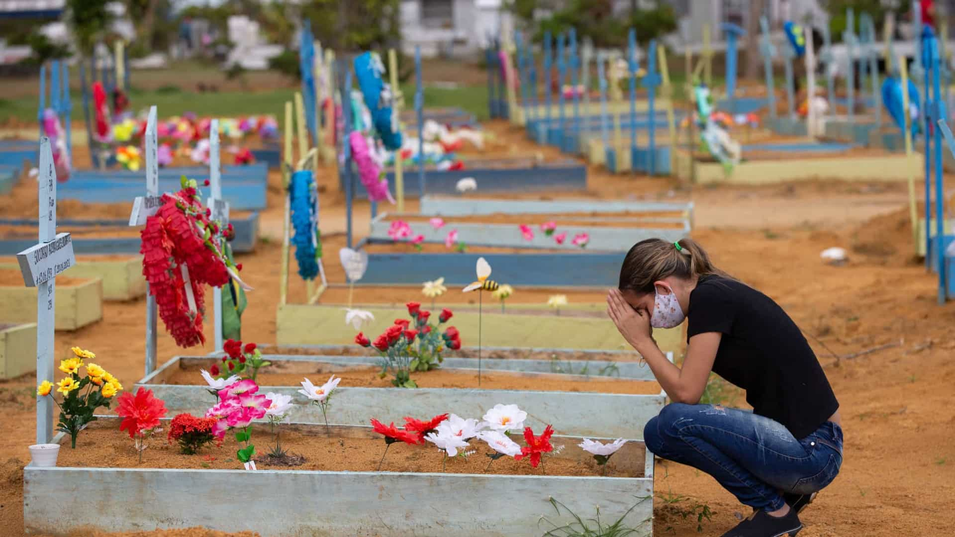 Brasil tem 799 mortes por covid-19 em 24h, maior número desde 22/9, diz Conass