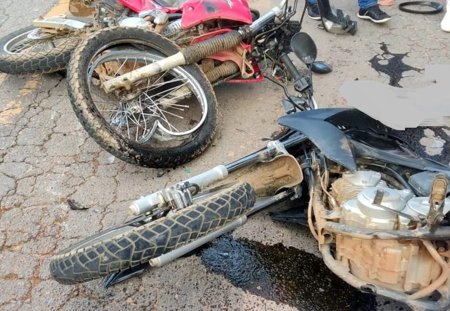 Colisão de motos na BR 262 deixa duas pessoas feridas