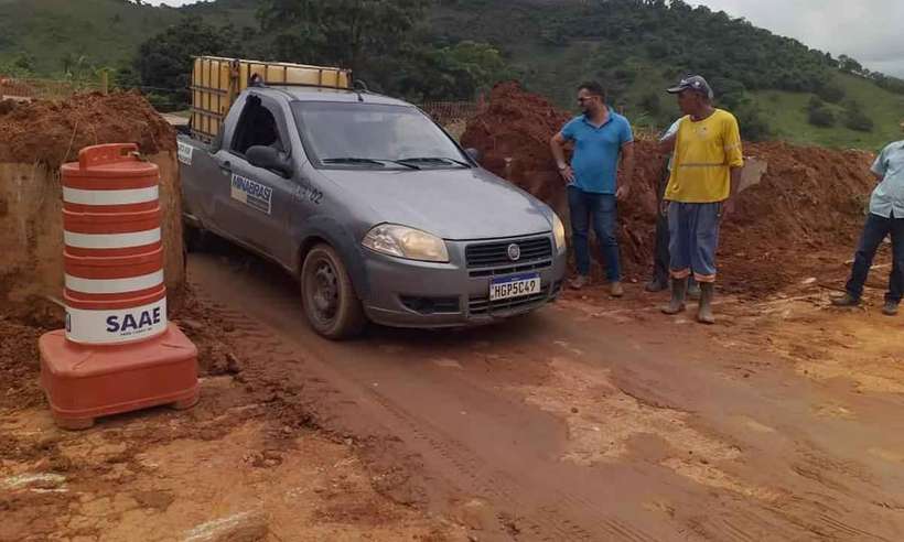 Rota para a praia, pela BR-262, recebe desvio improvisado após 17 dias