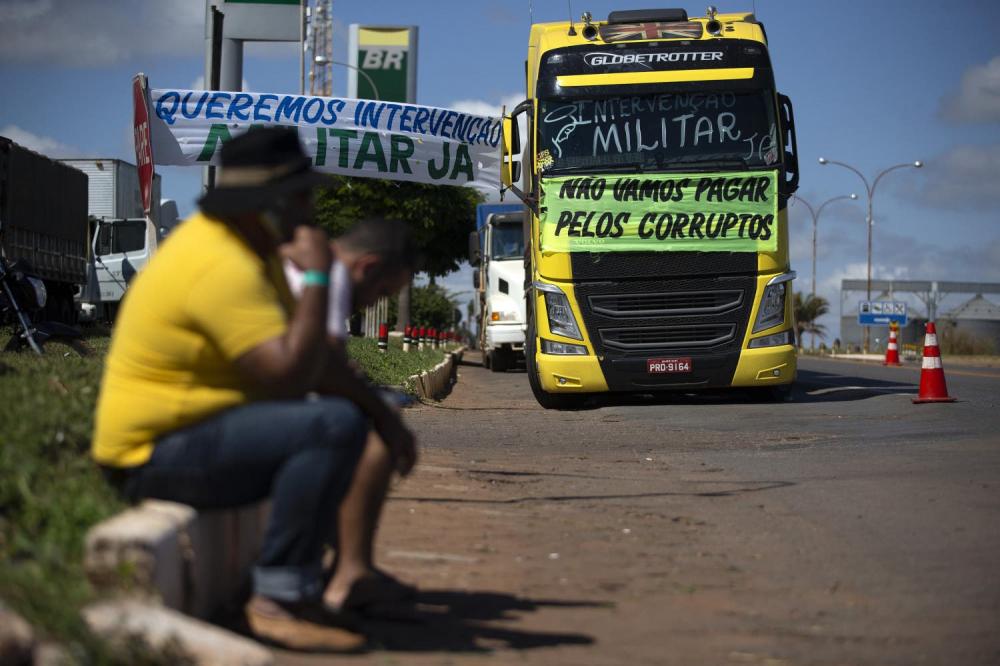 Líder de caminhoneiros diz que Brasil tem que parar contra aumento da Petrobras