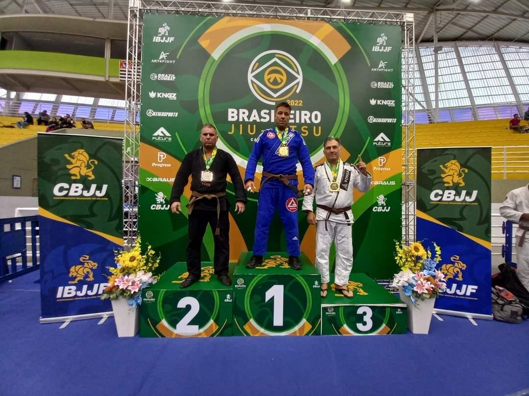 Atleta de Manhuaçu é vice-campeão brasileiro na categoria Master de Jiu-Jitsu