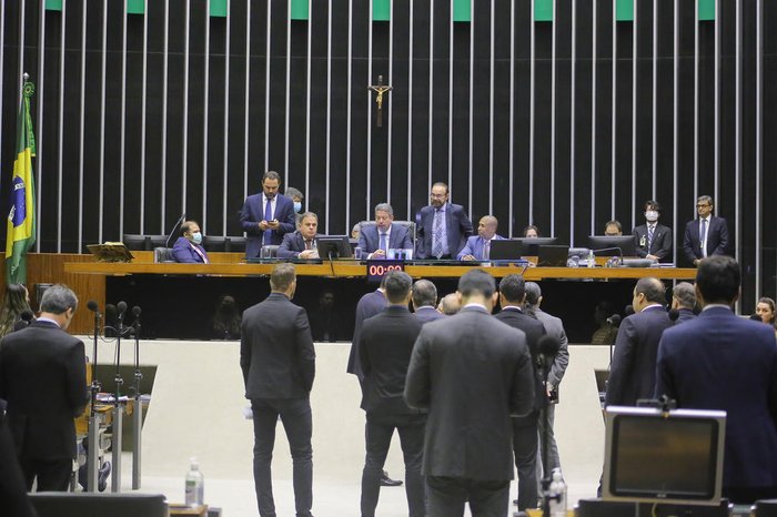 Câmara conclui votação de projeto que limita ICMS dos combustíveis