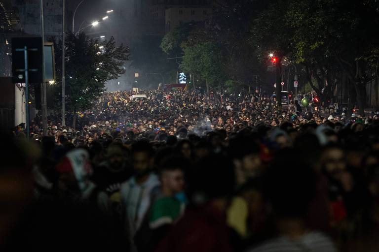 Marcha da Maconha reúne multidão contra guerra às drogas