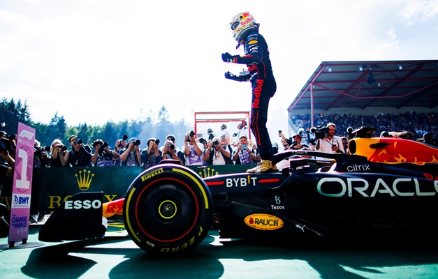 Verstappen faz corrida memorável saindo da 14ª posição e vence GP da Bélgica