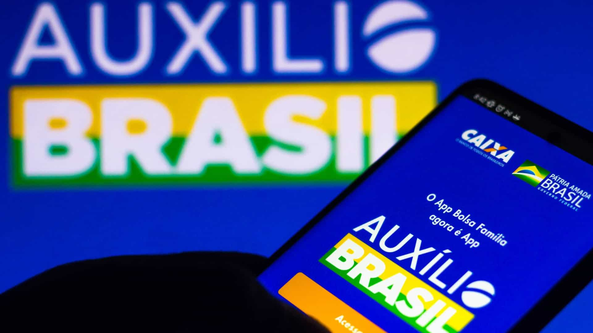 Governo regulamenta consignado do Auxílio Brasil a cinco dias das eleições