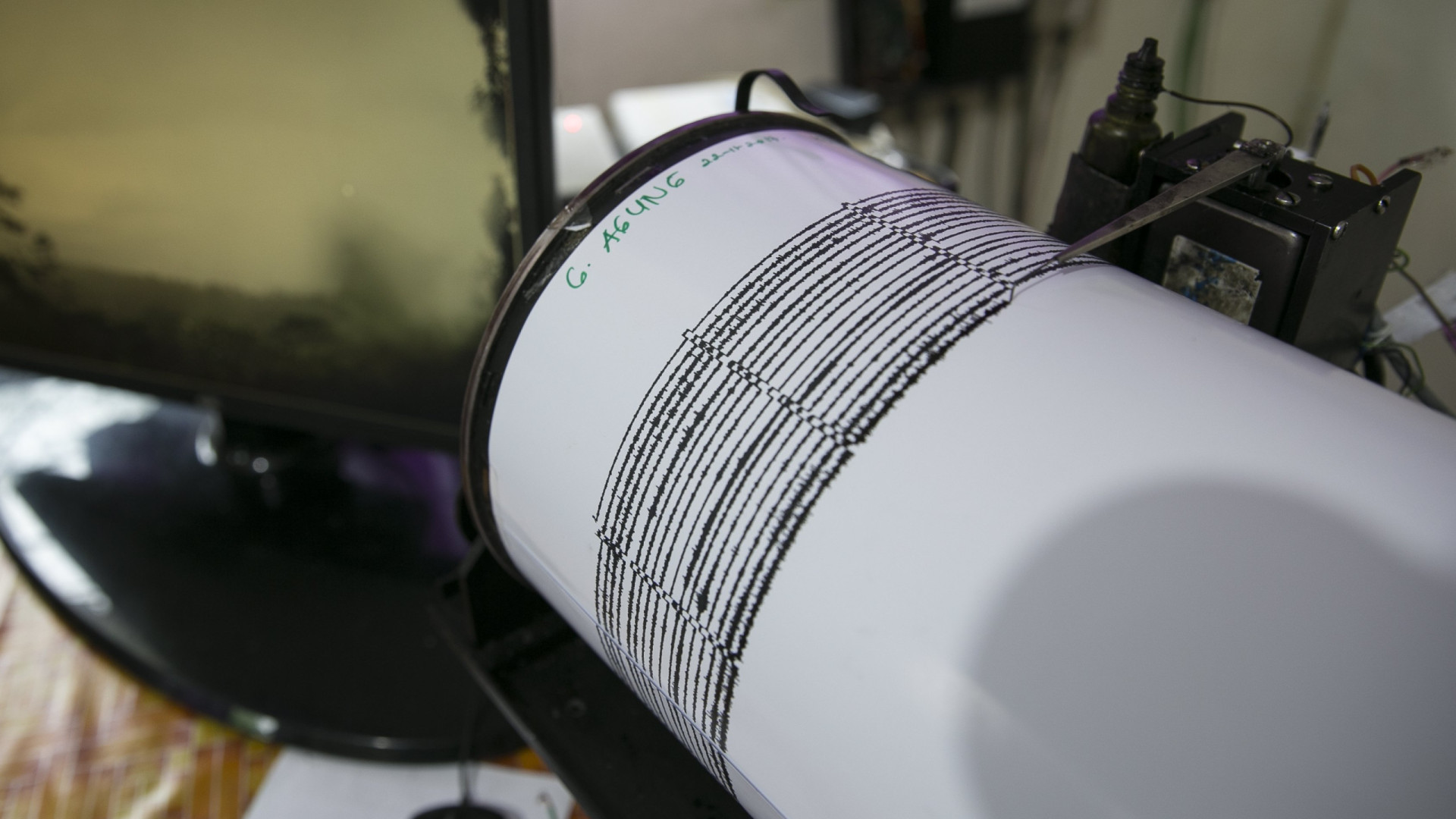 Terremoto de magnitude 6,9 abala Indonésia