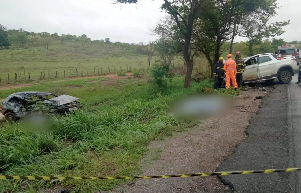 Dois adultos e três crianças morrem em grave acidente na BR-135