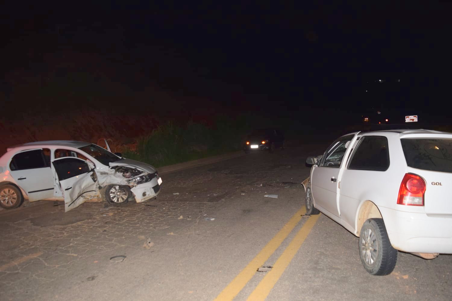 Acidente entre dois veículos no trecho da BR-262