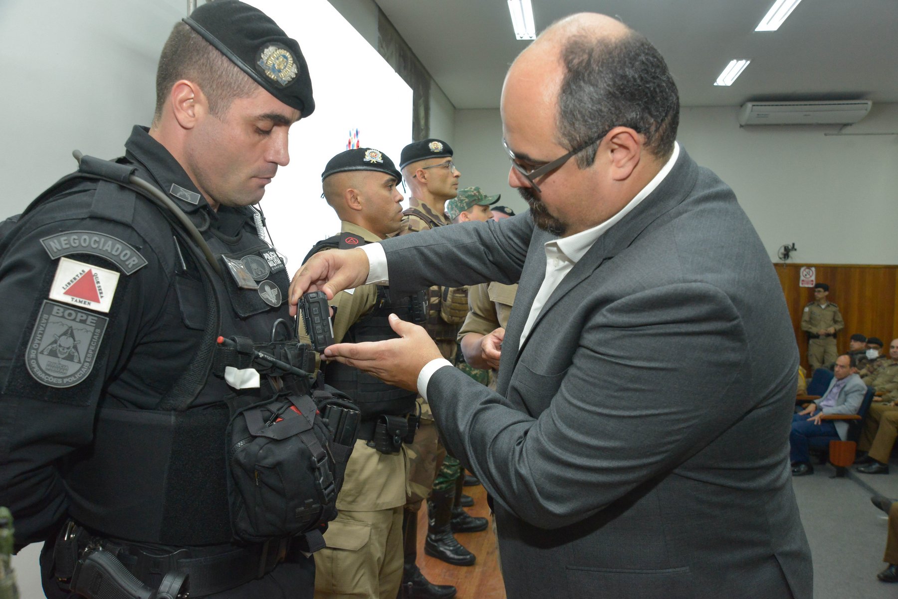 Policiais militares de Minas começam a utilizar câmeras nas fardas