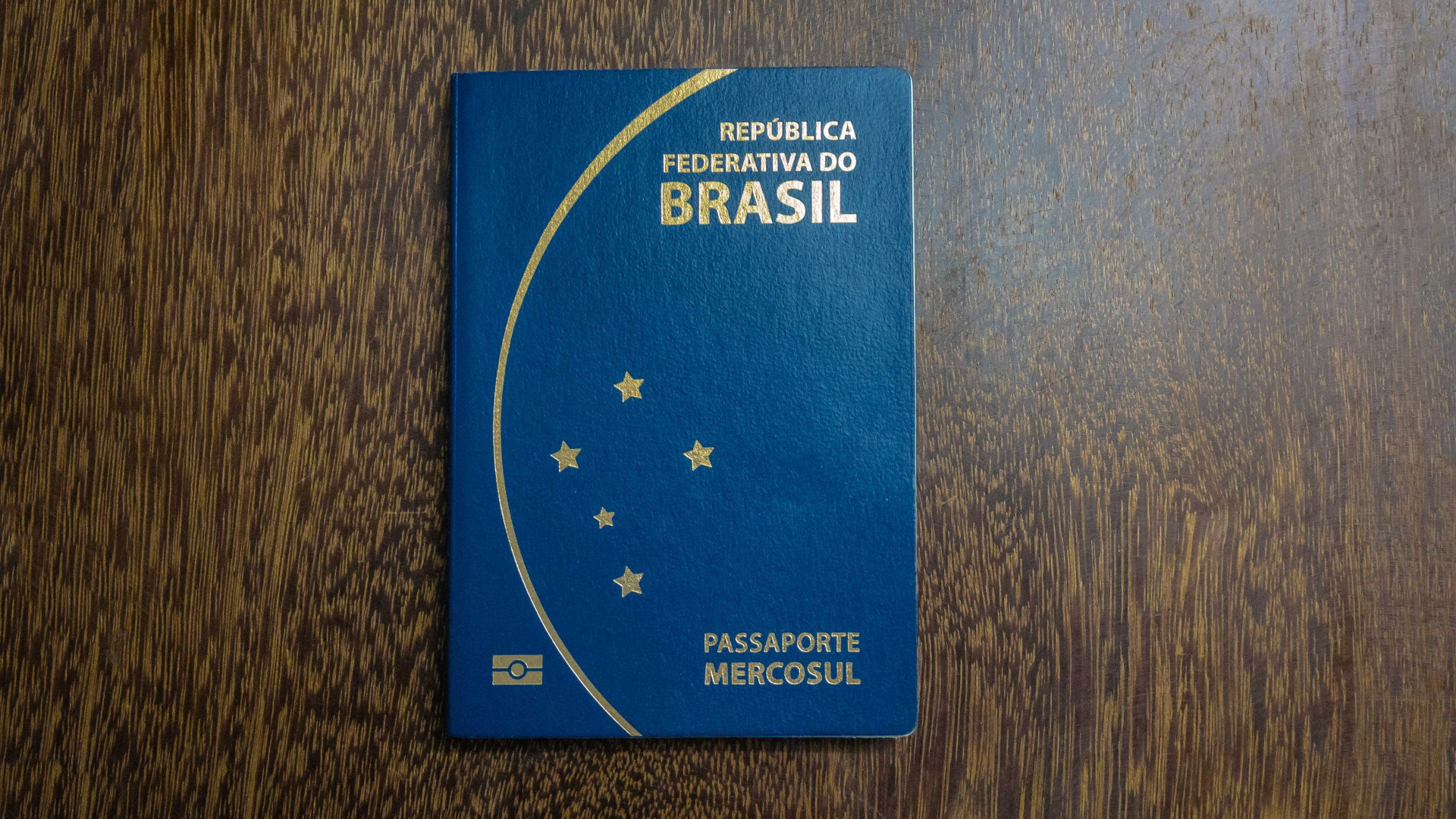 PF vai suspender emissão de novos passaportes por falta de verba