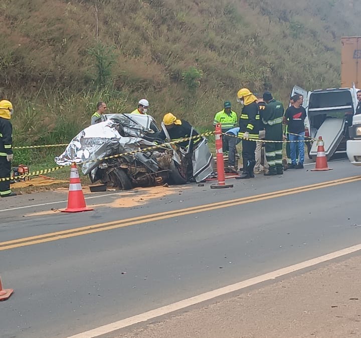 Duas pessoas morrem em acidente na BR-116, em Orizânia