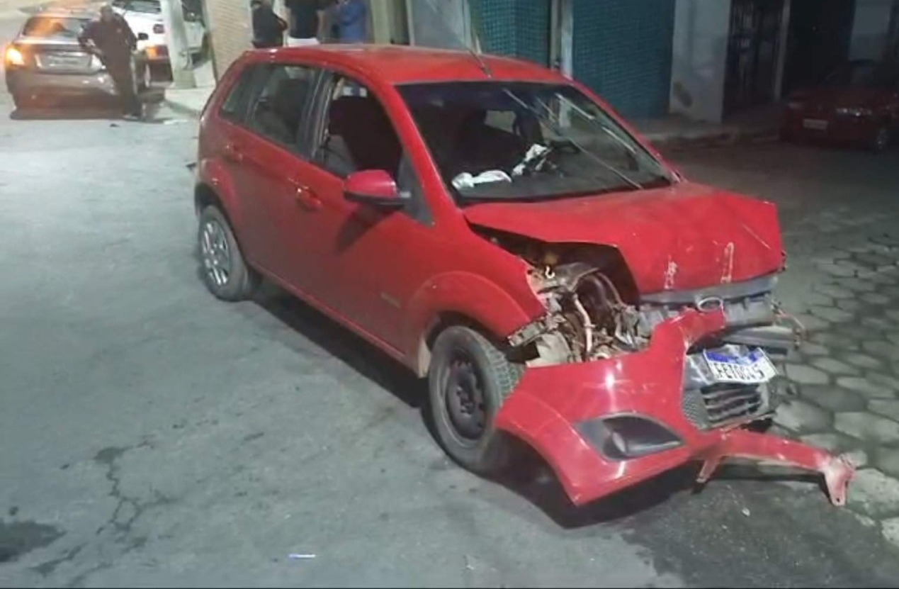 Motorista embriagado provoca acidente no bairro Colina, em Manhuaçu