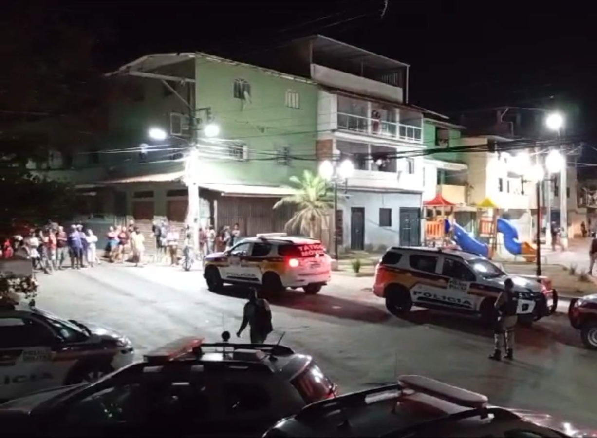 Homem em surto confronta SAMU e PM e acaba morto em Manhuaçu