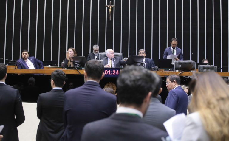 A Câmara dos Deputados aprovou hoje (12) a castração química de pedófilos