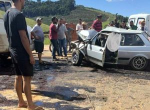 Acidente entre carro e caminhão é registrado na LMG-845, em Sericita