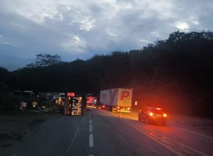 Acidente na BR-101 deixa dois mortos e mais de 20 feridos
