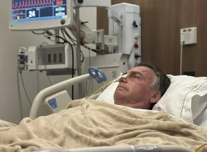Bolsonaro teve piora em quadro inflamatório, mas melhora na função renal
