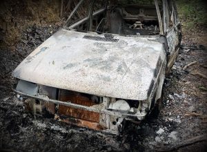 Carro incendiado