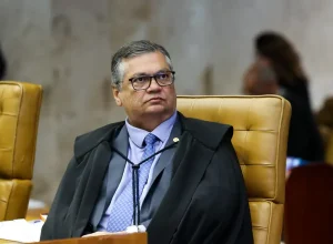 Dino acaba com a aposentadoria compulsória como punição a juízes