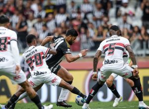 Em jogo com expulsões, Atlético empata com São Paulo e segue sem vencer no Brasileiro