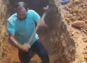Filho abre cova para enterrar corpo do próprio pai em cemitério público do RN