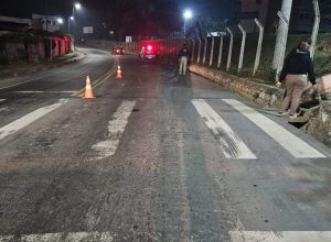 Homem embriagado atropela dois jovens em faixa de pedestres em Manhuaçu