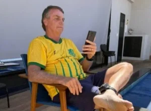 Jair-Bolsonaro-preso-e-uma-grande-licao-de-democra0021459100202511260616-8