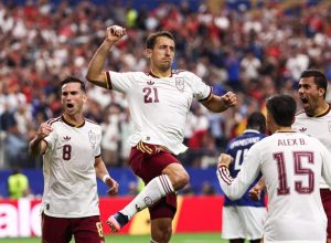 Mikel-Oyarzabal-abriu-o-placar-para-a-Espanha