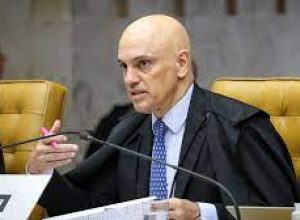 Moraes nega devolver passaporte de Bolsonaro