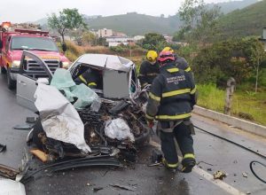 Motorista ferido em colisão com carreta na 116