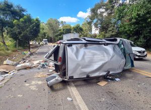 Nove feridos em acidente entre dois carros na BR-116