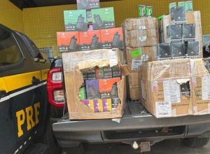PRF apreende 1,5 mil cigarros eletrônicos durante blitz na BR-153
