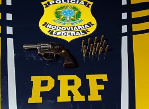 PRF apreende revólver durante fiscalização em Realeza
