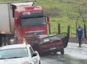 acidente-carreta-carro-br-381-nova-era