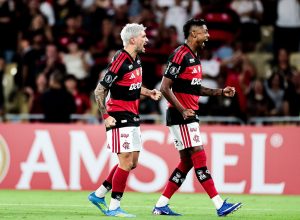 arrascaeta-e-bruno-henrique-fizeram-gols-pelo-flamengo-sobre-o-medellin-1776390924144_v2_4x3